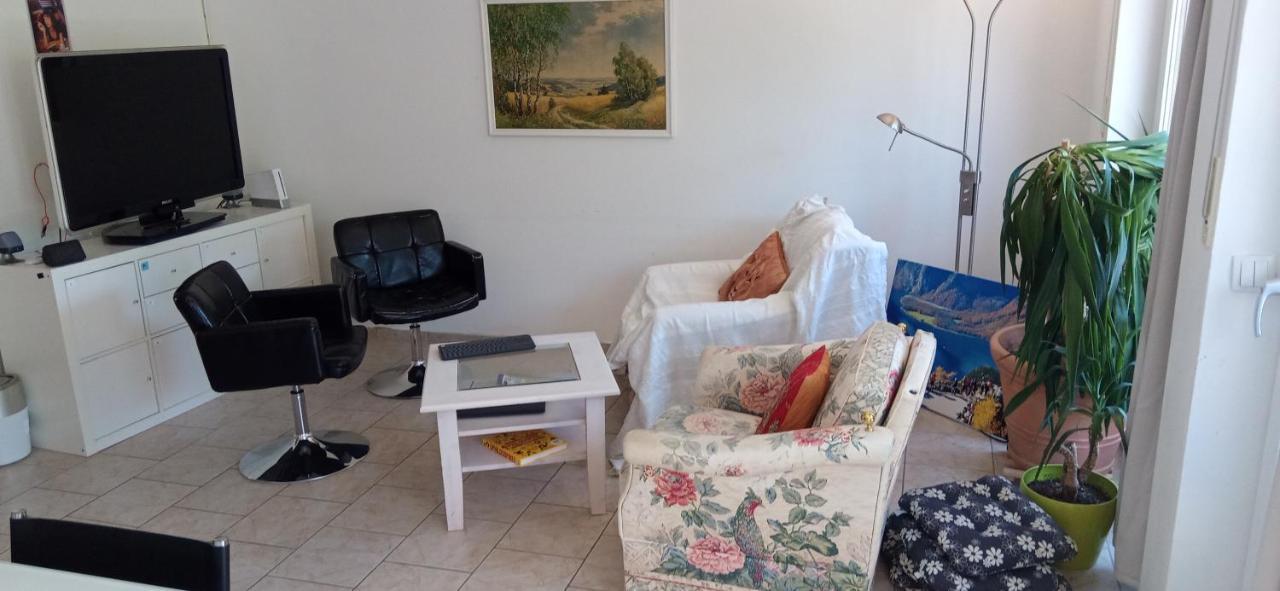 Grosses Zimmer Bad Kueche Wohnzimmer Terasse Garten Zentral Ruhig Landsberg am Lech Eksteriør bilde
